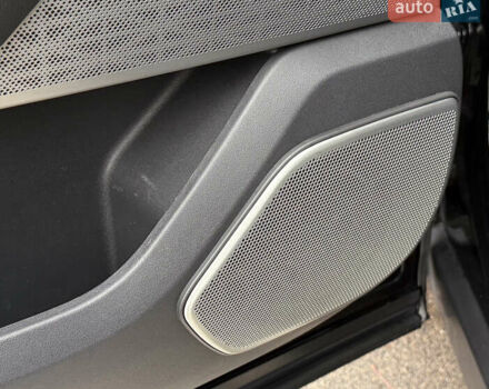 Черный Ленд Ровер Рендж Ровер Велар, объемом двигателя 3 л и пробегом 81 тыс. км за 45800 $, фото 17 на Automoto.ua