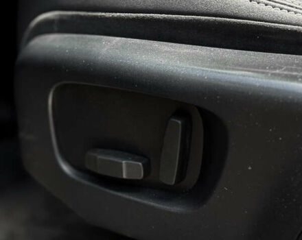 Чорний Ленд Ровер Рендж Ровер Велар, об'ємом двигуна 2 л та пробігом 82 тис. км за 35400 $, фото 27 на Automoto.ua