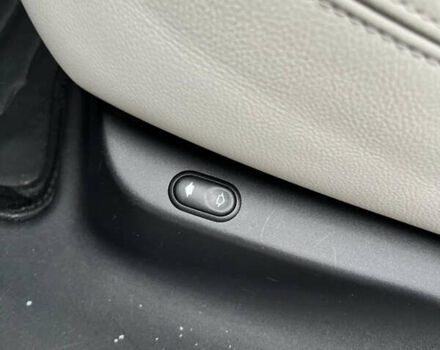 Чорний Ленд Ровер Рендж Ровер Велар, об'ємом двигуна 2 л та пробігом 91 тис. км за 39500 $, фото 9 на Automoto.ua