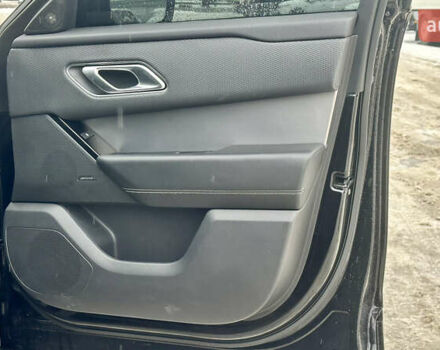 Черный Ленд Ровер Рендж Ровер Велар, объемом двигателя 2 л и пробегом 112 тыс. км за 34999 $, фото 37 на Automoto.ua