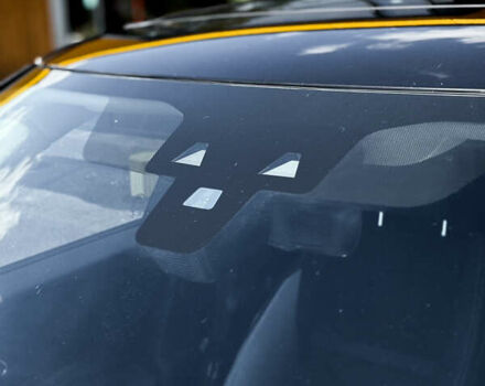 Чорний Ленд Ровер Рендж Ровер Велар, об'ємом двигуна 2 л та пробігом 82 тис. км за 35400 $, фото 4 на Automoto.ua