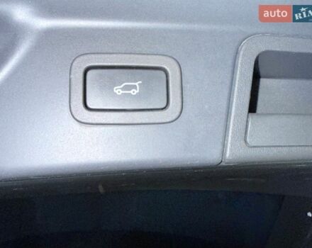 Черный Ленд Ровер Рендж Ровер Велар, объемом двигателя 2 л и пробегом 92 тыс. км за 36500 $, фото 15 на Automoto.ua