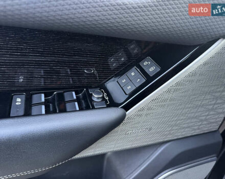 Черный Ленд Ровер Рендж Ровер Велар, объемом двигателя 2 л и пробегом 221 тыс. км за 29500 $, фото 19 на Automoto.ua