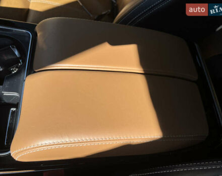 Чорний Ленд Ровер Рендж Ровер Велар, об'ємом двигуна 2 л та пробігом 62 тис. км за 39000 $, фото 12 на Automoto.ua