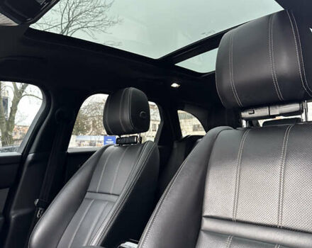 Черный Ленд Ровер Рендж Ровер Велар, объемом двигателя 2 л и пробегом 191 тыс. км за 28800 $, фото 12 на Automoto.ua