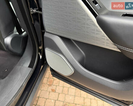 Черный Ленд Ровер Рендж Ровер Велар, объемом двигателя 2.99 л и пробегом 129 тыс. км за 44900 $, фото 110 на Automoto.ua