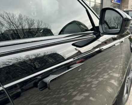 Черный Ленд Ровер Рендж Ровер Велар, объемом двигателя 2 л и пробегом 191 тыс. км за 28800 $, фото 13 на Automoto.ua