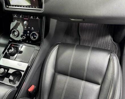 Чорний Ленд Ровер Рендж Ровер Велар, об'ємом двигуна 2 л та пробігом 93 тис. км за 39700 $, фото 21 на Automoto.ua