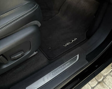 Черный Ленд Ровер Рендж Ровер Велар, объемом двигателя 3 л и пробегом 70 тыс. км за 45000 $, фото 28 на Automoto.ua