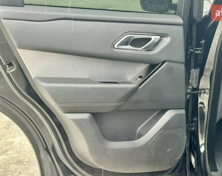 Черный Ленд Ровер Рендж Ровер Велар, объемом двигателя 2 л и пробегом 112 тыс. км за 34999 $, фото 31 на Automoto.ua