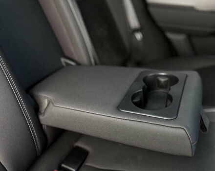 Чорний Ленд Ровер Рендж Ровер Велар, об'ємом двигуна 2 л та пробігом 82 тис. км за 35400 $, фото 23 на Automoto.ua