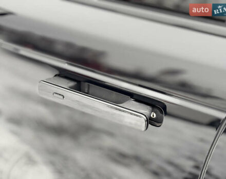 Чорний Ленд Ровер Рендж Ровер Велар, об'ємом двигуна 2 л та пробігом 162 тис. км за 31600 $, фото 3 на Automoto.ua