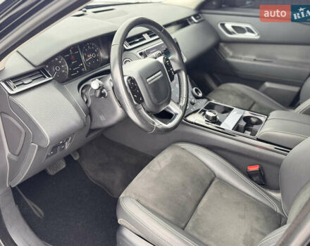 Чорний Ленд Ровер Рендж Ровер Велар, об'ємом двигуна 2 л та пробігом 162 тис. км за 31600 $, фото 4 на Automoto.ua