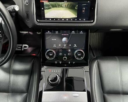 Чорний Ленд Ровер Рендж Ровер Велар, об'ємом двигуна 2 л та пробігом 93 тис. км за 39700 $, фото 25 на Automoto.ua