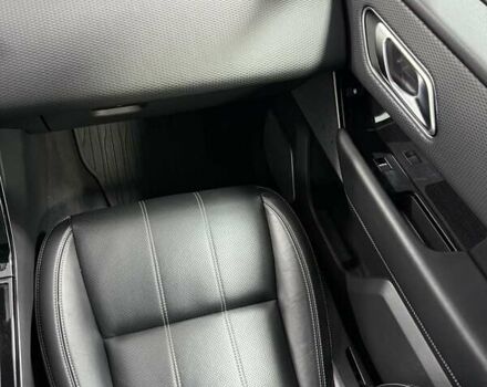 Чорний Ленд Ровер Рендж Ровер Велар, об'ємом двигуна 2 л та пробігом 93 тис. км за 39700 $, фото 23 на Automoto.ua