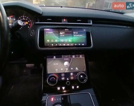 Чорний Ленд Ровер Рендж Ровер Велар, об'ємом двигуна 2 л та пробігом 281 тис. км за 24999 $, фото 8 на Automoto.ua