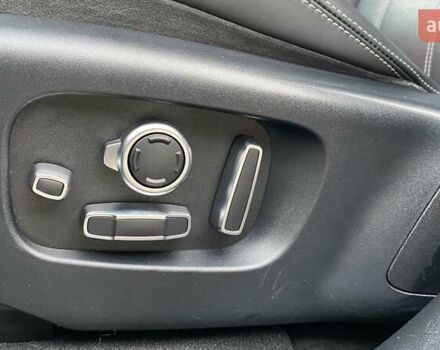 Черный Ленд Ровер Рендж Ровер Велар, объемом двигателя 2 л и пробегом 81 тыс. км за 49500 $, фото 13 на Automoto.ua