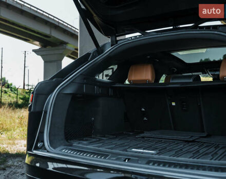 Чорний Ленд Ровер Рендж Ровер Велар, об'ємом двигуна 3 л та пробігом 46 тис. км за 59900 $, фото 31 на Automoto.ua
