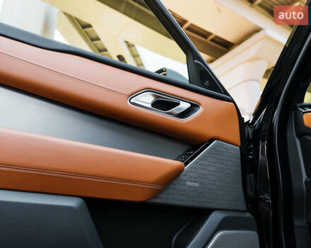 Чорний Ленд Ровер Рендж Ровер Велар, об'ємом двигуна 3 л та пробігом 46 тис. км за 59900 $, фото 27 на Automoto.ua