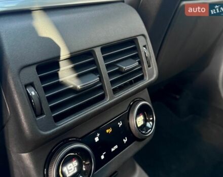 Черный Ленд Ровер Рендж Ровер Велар, объемом двигателя 2 л и пробегом 97 тыс. км за 41000 $, фото 14 на Automoto.ua