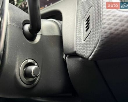 Чорний Ленд Ровер Рендж Ровер Велар, об'ємом двигуна 2 л та пробігом 98 тис. км за 56990 $, фото 26 на Automoto.ua