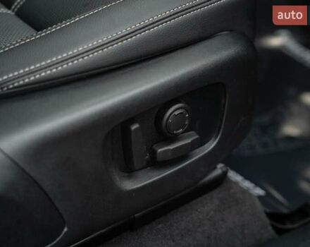 Чорний Ленд Ровер Рендж Ровер Велар, об'ємом двигуна 2 л та пробігом 44 тис. км за 57500 $, фото 40 на Automoto.ua