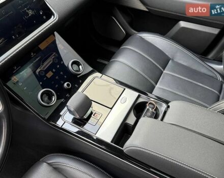 Чорний Ленд Ровер Рендж Ровер Велар, об'ємом двигуна 2 л та пробігом 98 тис. км за 56990 $, фото 33 на Automoto.ua