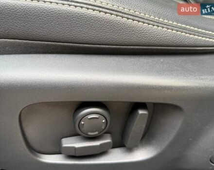 Чорний Ленд Ровер Рендж Ровер Велар, об'ємом двигуна 2 л та пробігом 98 тис. км за 56990 $, фото 11 на Automoto.ua