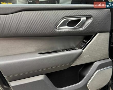 Чорний Ленд Ровер Рендж Ровер Велар, об'ємом двигуна 2 л та пробігом 98 тис. км за 56990 $, фото 18 на Automoto.ua