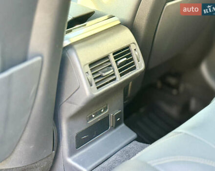 Черный Ленд Ровер Рендж Ровер Велар, объемом двигателя 2 л и пробегом 44 тыс. км за 59000 $, фото 18 на Automoto.ua