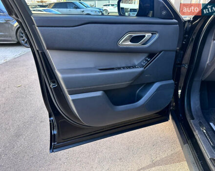 Ленд Ровер Рендж Ровер Велар 2023 в Одессе на Automoto.ua Черный Ленд Ровер Рендж Ровер Велар, объемом двигателя 2 л и пробегом 53 тыс. км за 62000 $, фото 6 на Automoto.ua
