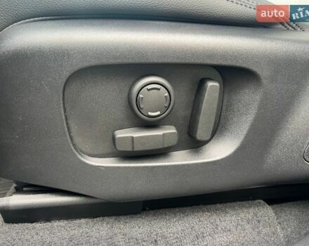 Черный Ленд Ровер Рендж Ровер Велар, объемом двигателя 3 л и пробегом 4 тыс. км за 90160 $, фото 14 на Automoto.ua