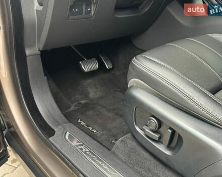 Коричневый Ленд Ровер Рендж Ровер Велар, объемом двигателя 2 л и пробегом 124 тыс. км за 39999 $, фото 20 на Automoto.ua