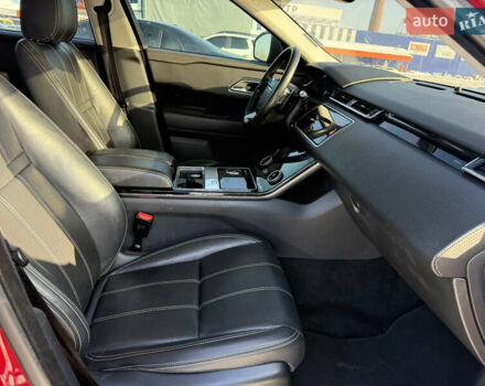 Червоний Ленд Ровер Рендж Ровер Велар, об'ємом двигуна 2 л та пробігом 220 тис. км за 22500 $, фото 42 на Automoto.ua