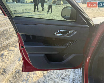 Червоний Ленд Ровер Рендж Ровер Велар, об'ємом двигуна 2 л та пробігом 220 тис. км за 22500 $, фото 17 на Automoto.ua