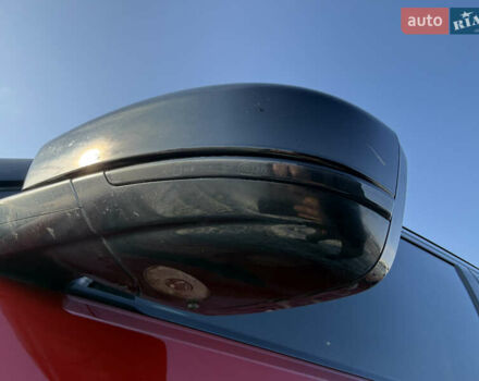 Червоний Ленд Ровер Рендж Ровер Велар, об'ємом двигуна 2 л та пробігом 220 тис. км за 22500 $, фото 16 на Automoto.ua