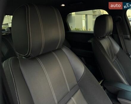 Червоний Ленд Ровер Рендж Ровер Велар, об'ємом двигуна 2 л та пробігом 111 тис. км за 44200 $, фото 8 на Automoto.ua