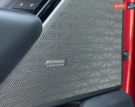 Червоний Ленд Ровер Рендж Ровер Велар, об'ємом двигуна 2 л та пробігом 133 тис. км за 34490 $, фото 31 на Automoto.ua