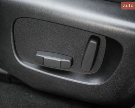 Червоний Ленд Ровер Рендж Ровер Велар, об'ємом двигуна 2 л та пробігом 82 тис. км за 38900 $, фото 39 на Automoto.ua