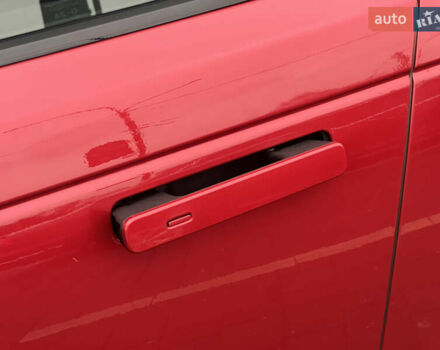 Червоний Ленд Ровер Рендж Ровер Велар, об'ємом двигуна 2 л та пробігом 82 тис. км за 39000 $, фото 8 на Automoto.ua