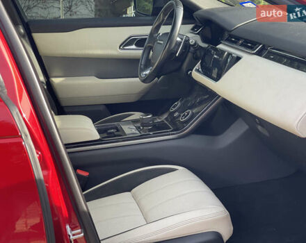 Червоний Ленд Ровер Рендж Ровер Велар, об'ємом двигуна 2 л та пробігом 133 тис. км за 34490 $, фото 48 на Automoto.ua