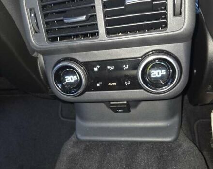 Красный Ленд Ровер Рендж Ровер Велар, объемом двигателя 2 л и пробегом 125 тыс. км за 35000 $, фото 37 на Automoto.ua