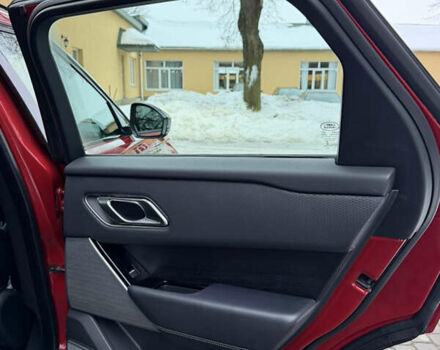 Красный Ленд Ровер Рендж Ровер Велар, объемом двигателя 2 л и пробегом 65 тыс. км за 47000 $, фото 17 на Automoto.ua