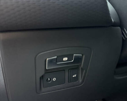 Красный Ленд Ровер Рендж Ровер Велар, объемом двигателя 2 л и пробегом 65 тыс. км за 47000 $, фото 32 на Automoto.ua