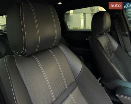 Червоний Ленд Ровер Рендж Ровер Велар, об'ємом двигуна 2 л та пробігом 111 тис. км за 44200 $, фото 9 на Automoto.ua