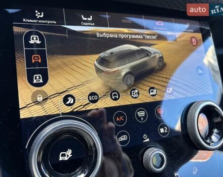 Красный Ленд Ровер Рендж Ровер Велар, объемом двигателя 2 л и пробегом 111 тыс. км за 39333 $, фото 16 на Automoto.ua