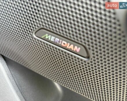 Червоний Ленд Ровер Рендж Ровер Велар, об'ємом двигуна 2 л та пробігом 111 тис. км за 44200 $, фото 5 на Automoto.ua