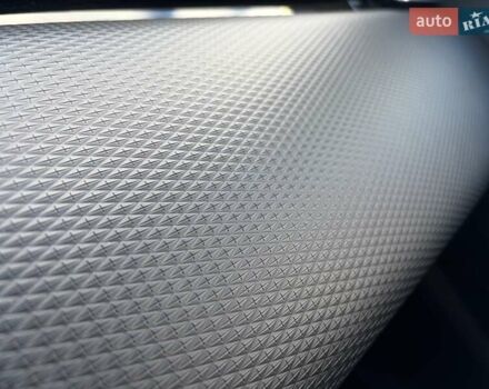 Красный Ленд Ровер Рендж Ровер Велар, объемом двигателя 2 л и пробегом 111 тыс. км за 39333 $, фото 5 на Automoto.ua