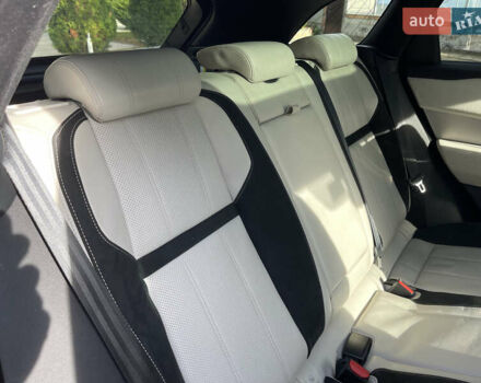 Червоний Ленд Ровер Рендж Ровер Велар, об'ємом двигуна 2 л та пробігом 133 тис. км за 34490 $, фото 41 на Automoto.ua