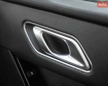 Червоний Ленд Ровер Рендж Ровер Велар, об'ємом двигуна 2 л та пробігом 82 тис. км за 38900 $, фото 46 на Automoto.ua